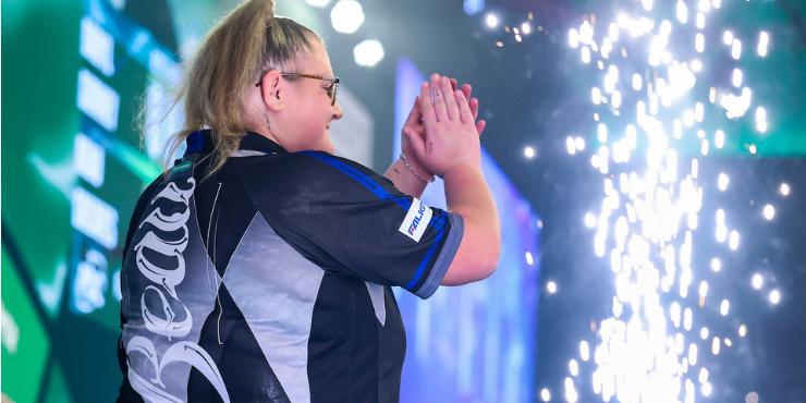 Hito histórico en Praga: Beau Greaves se convierte en la primera mujer en ganar un partido en el PDC European Tour