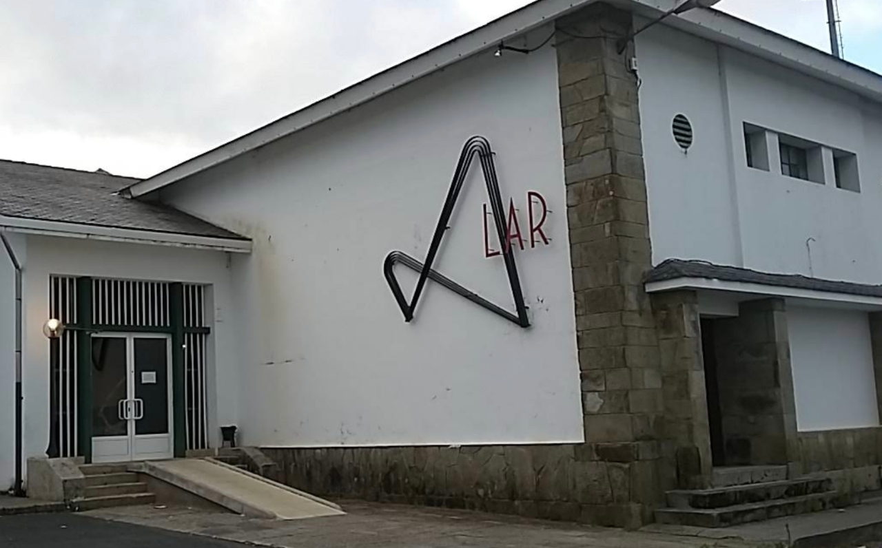 Lar